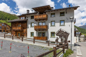 Snow Mountain Planet Suite House